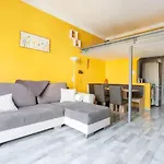 Hideaway With Balcony On Balzac