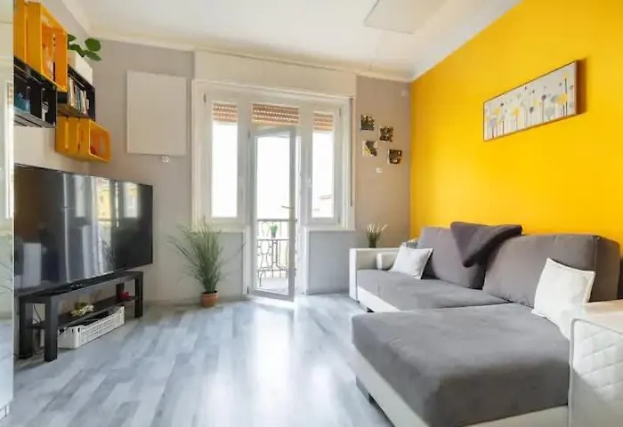 Hideaway With Balcony On Balzac
