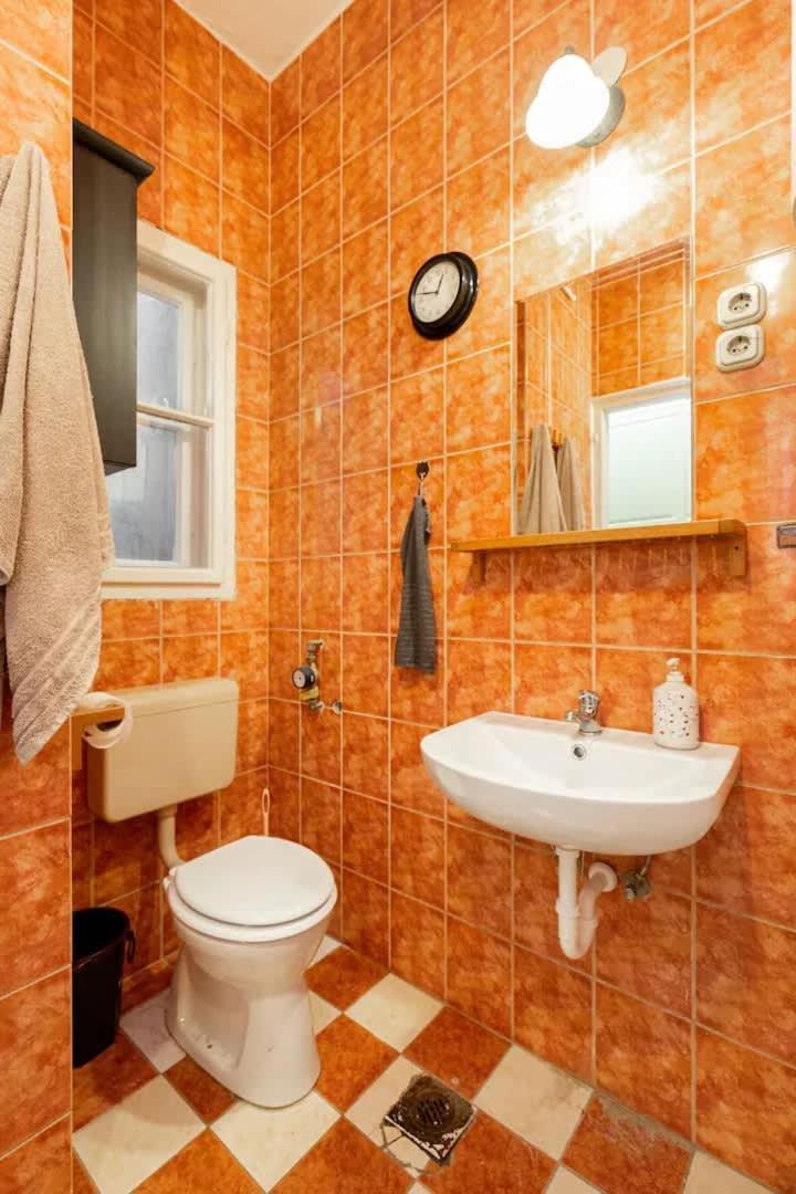 Hideaway With Balcony On Balzac Boedapest