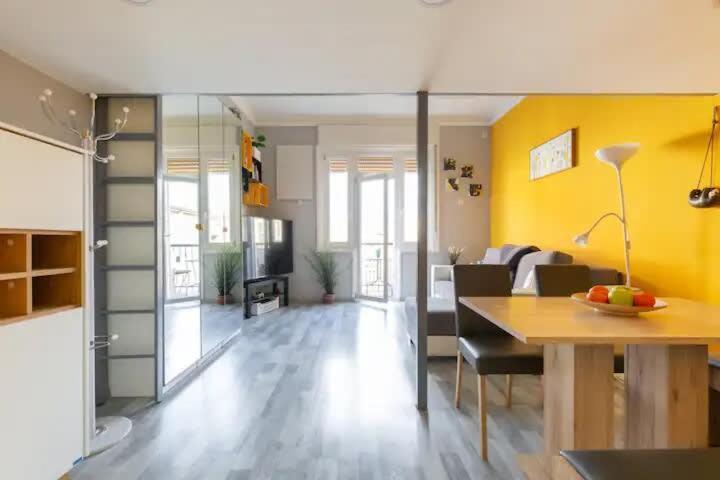 Hideaway With Balcony On Balzac Appartement